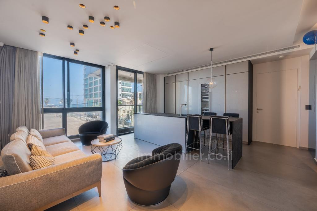 Apartamento 3 cômodos  Tel Aviv Primeira linha de mar 457-IBL-1285