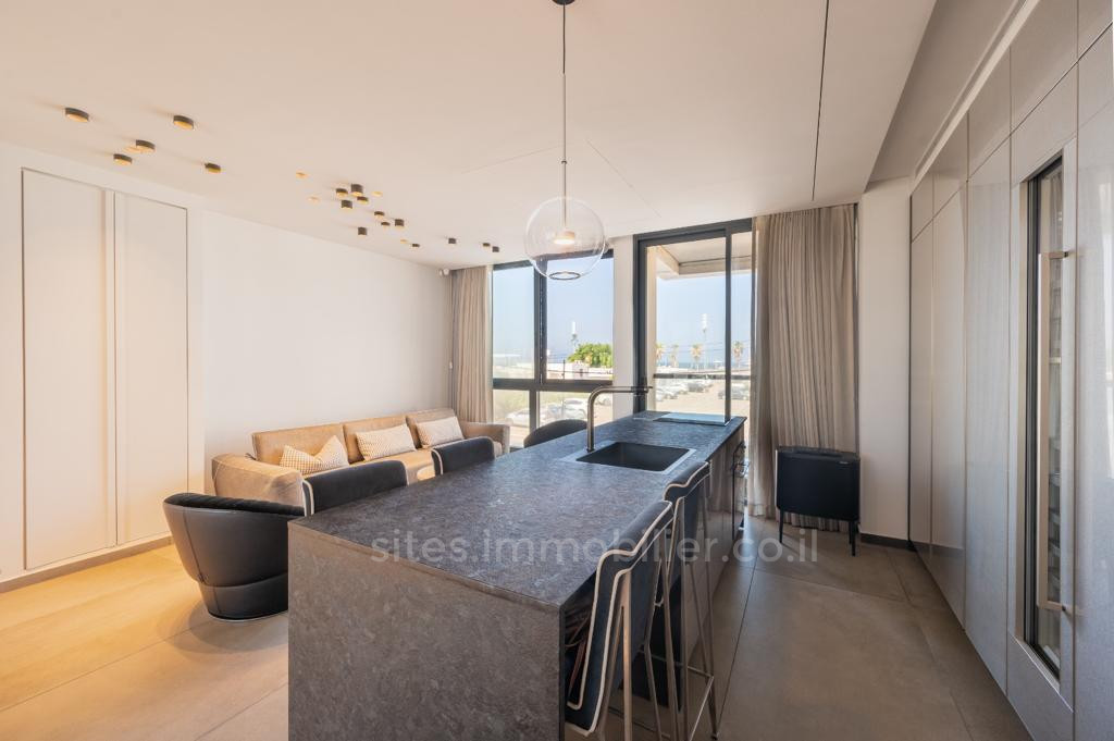 Apartamento 3 cômodos  Tel Aviv Primeira linha de mar 457-IBL-1285