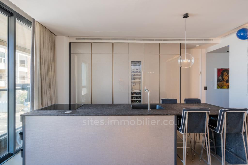 Apartamento 3 cômodos  Tel Aviv Primeira linha de mar 457-IBL-1285