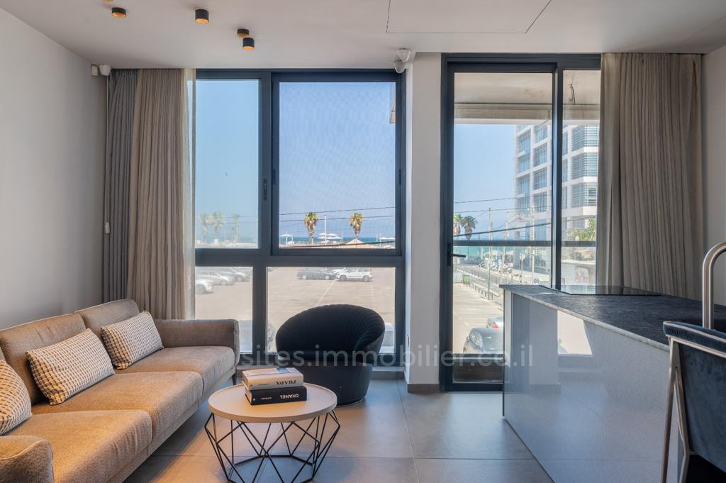 Apartamento 3 cômodos  Tel Aviv Primeira linha de mar 457-IBL-1285