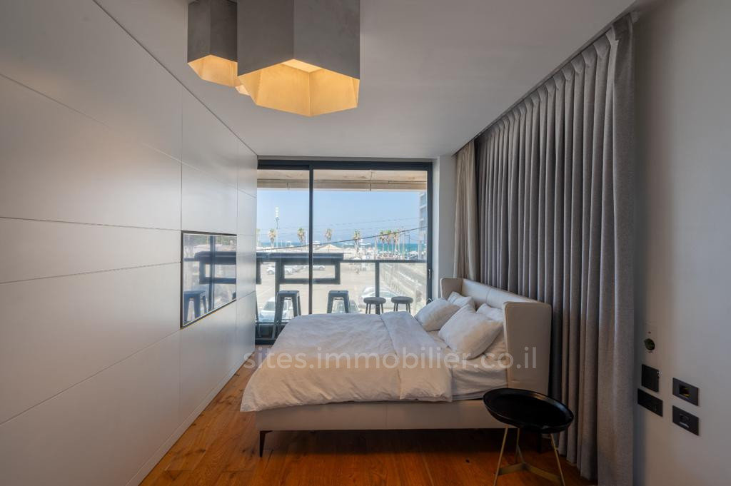 Apartamento 3 cômodos  Tel Aviv Primeira linha de mar 457-IBL-1285