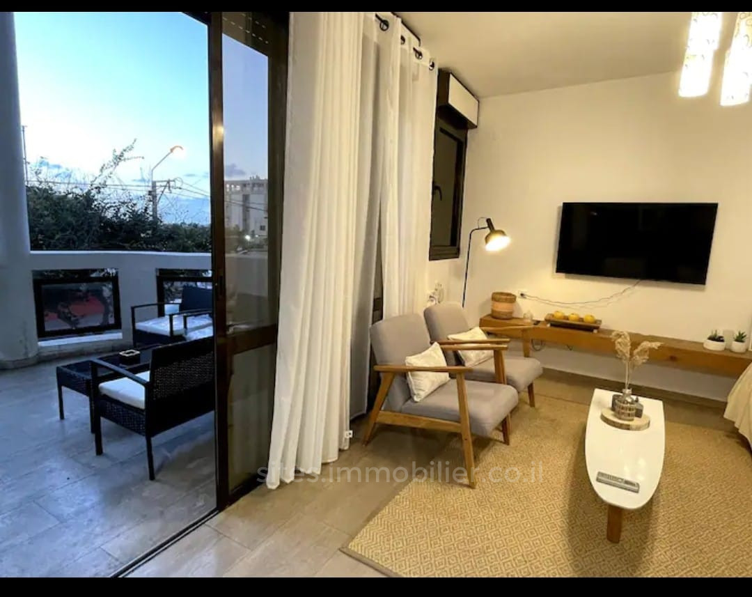 Apartamento 3 cômodos  Tel Aviv Primeira linha de mar 457-IBL-1294