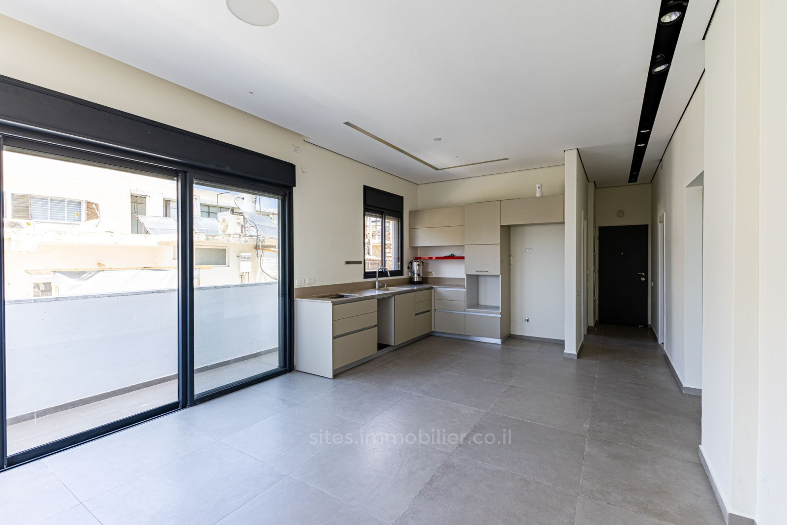 Apartamento 4 cômodos  Tel Aviv Lev Tel-Aviv 457-IBL-1306