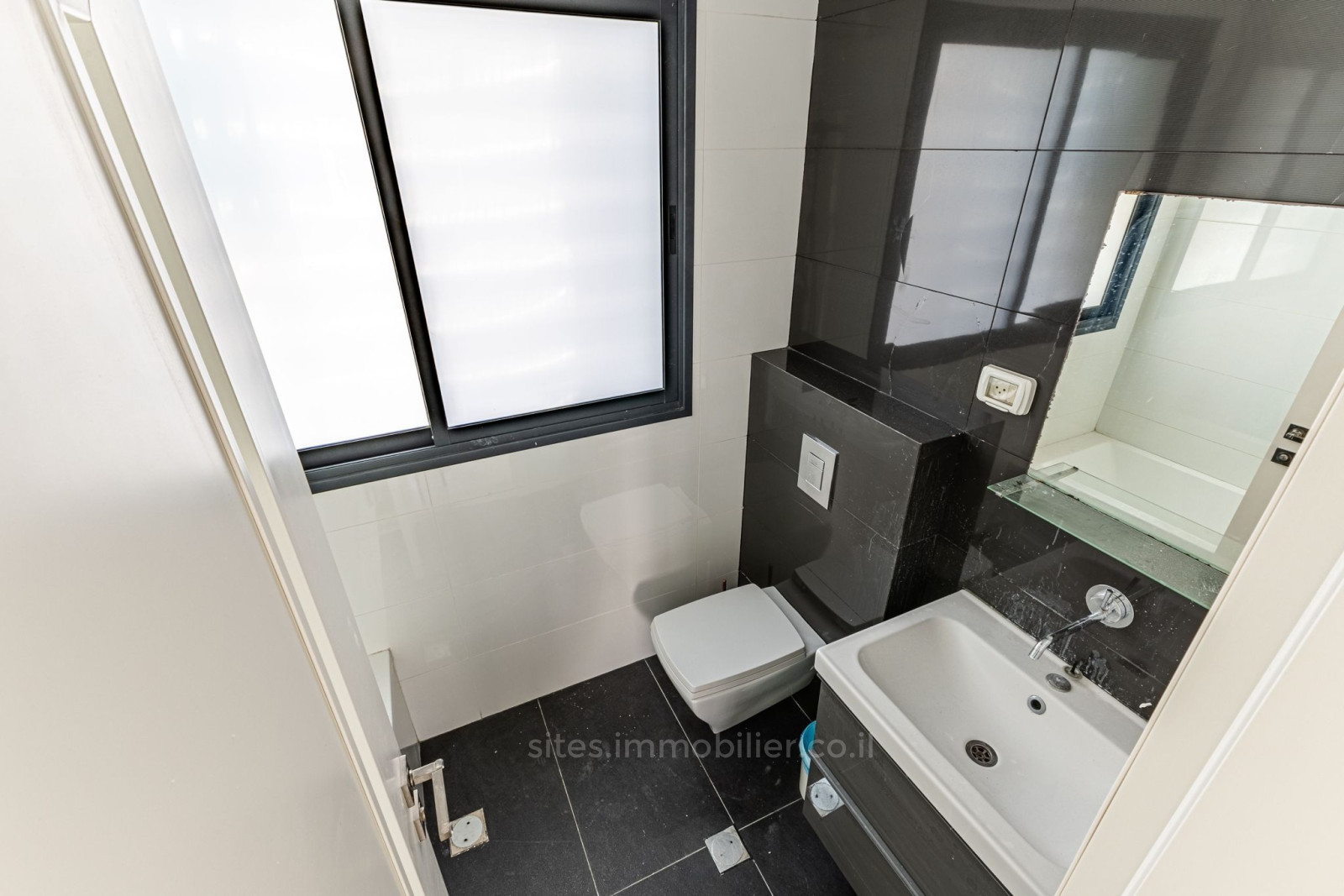 Apartamento 4 cômodos  Tel Aviv Lev Tel-Aviv 457-IBL-1306