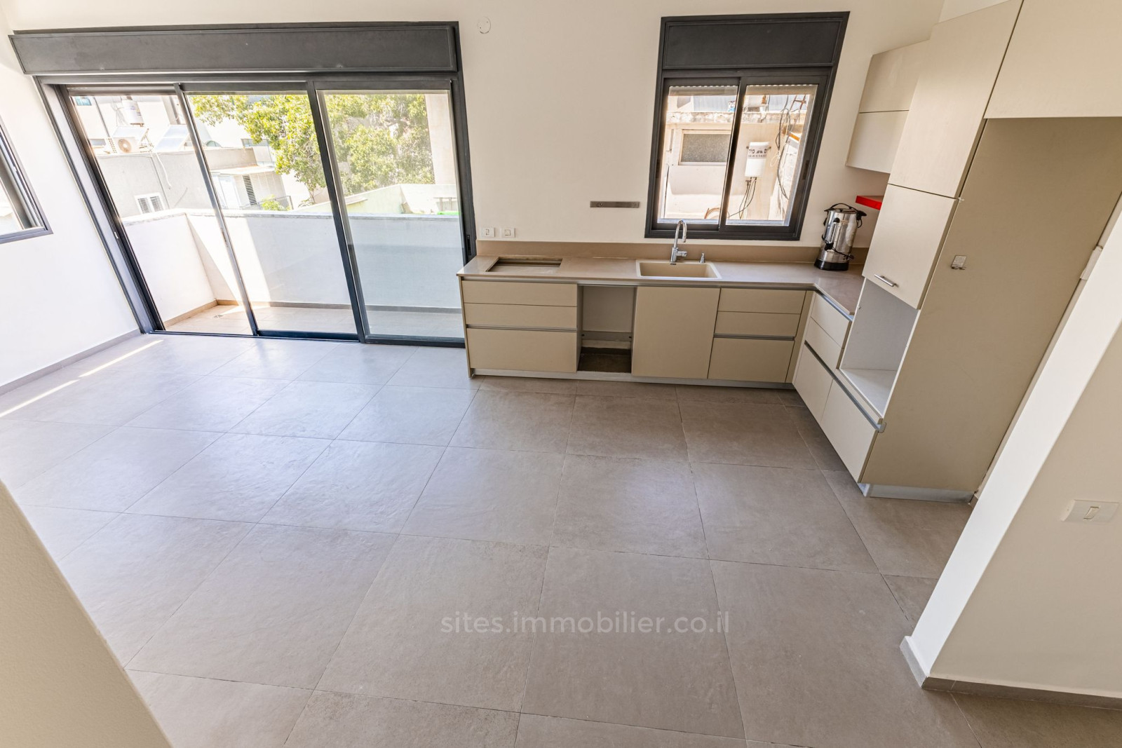 Apartamento 4 cômodos  Tel Aviv Lev Tel-Aviv 457-IBL-1306