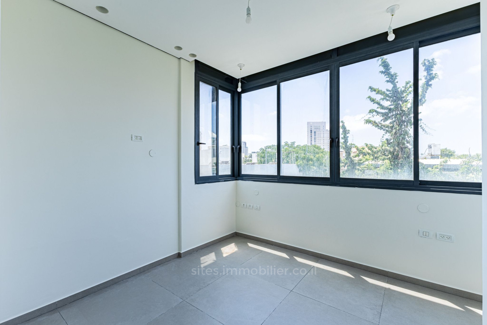 Apartamento 4 cômodos  Tel Aviv Lev Tel-Aviv 457-IBL-1306