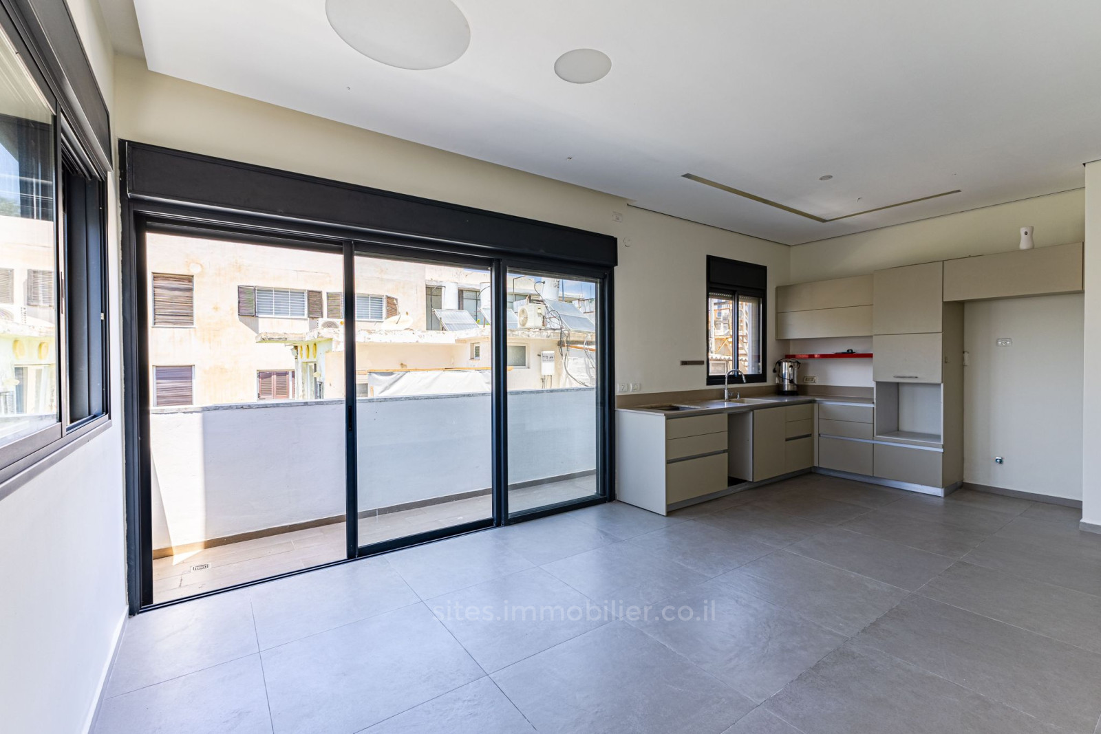 Apartamento 4 cômodos  Tel Aviv Lev Tel-Aviv 457-IBL-1306