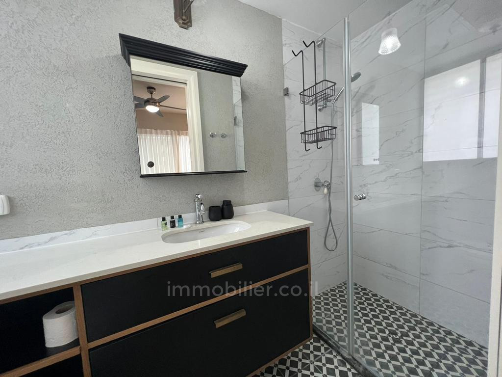 Apartamento 3 cômodos  Tel Aviv Centro da cidade 457-IBL-1349