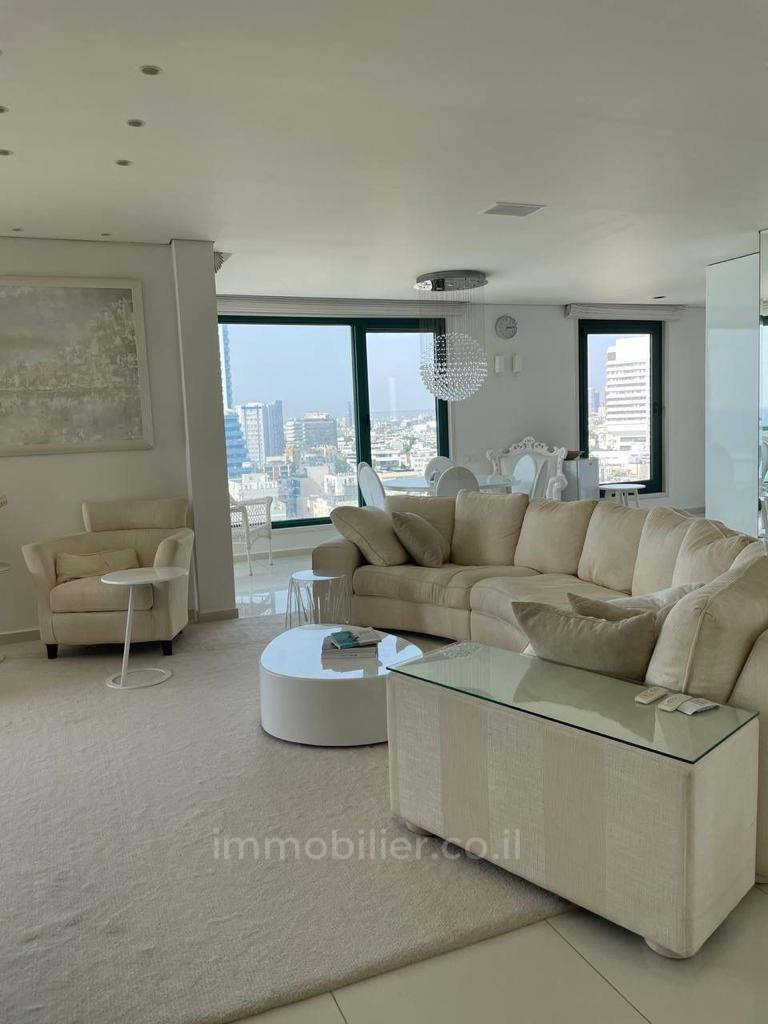 Apartamento 4 cômodos  Tel Aviv Primeira linha de mar 457-IBL-1374