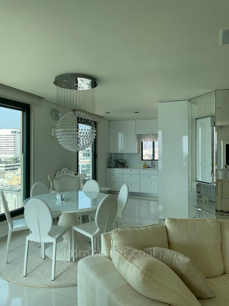 Apartamento 4 cômodos  Tel Aviv Primeira linha de mar 457-IBL-1374