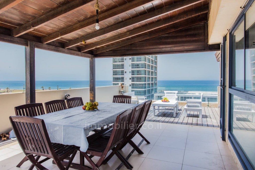 Duplex-Cobertura 4.5 cômodos  Tel Aviv Primeira linha de mar 457-IBL-668