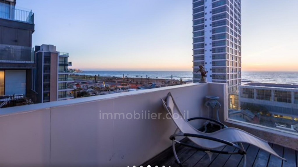 Duplex-Cobertura 4.5 cômodos  Tel Aviv Primeira linha de mar 457-IBL-668