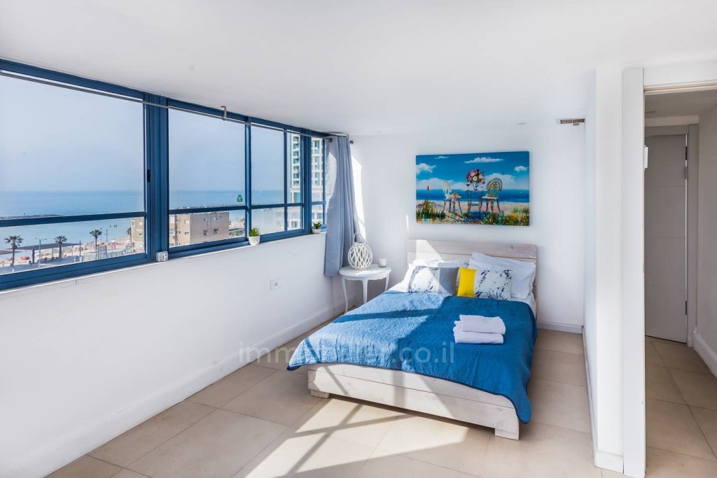 Duplex-Cobertura 4.5 cômodos  Tel Aviv Primeira linha de mar 457-IBL-668