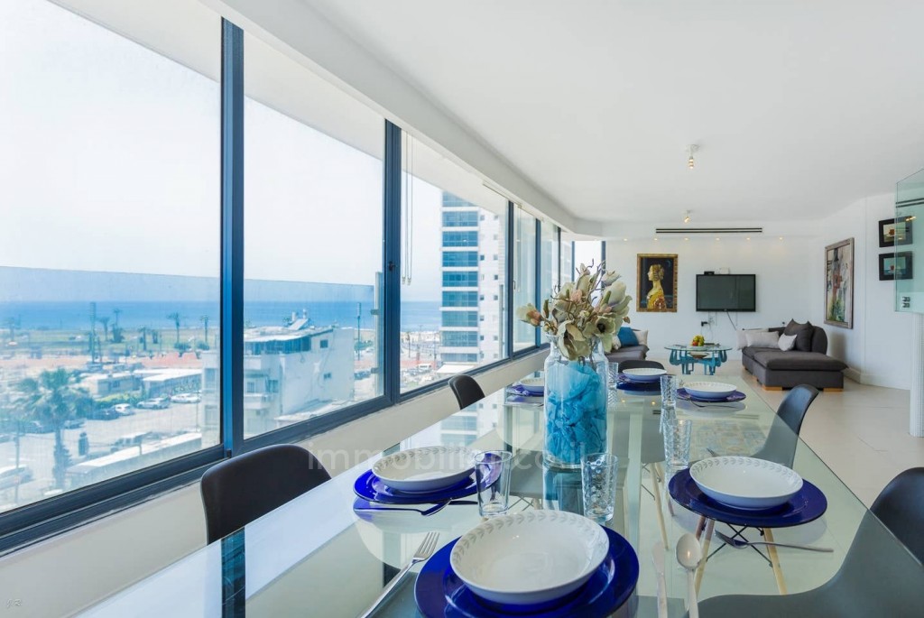 Duplex-Cobertura 4.5 cômodos  Tel Aviv Primeira linha de mar 457-IBL-668