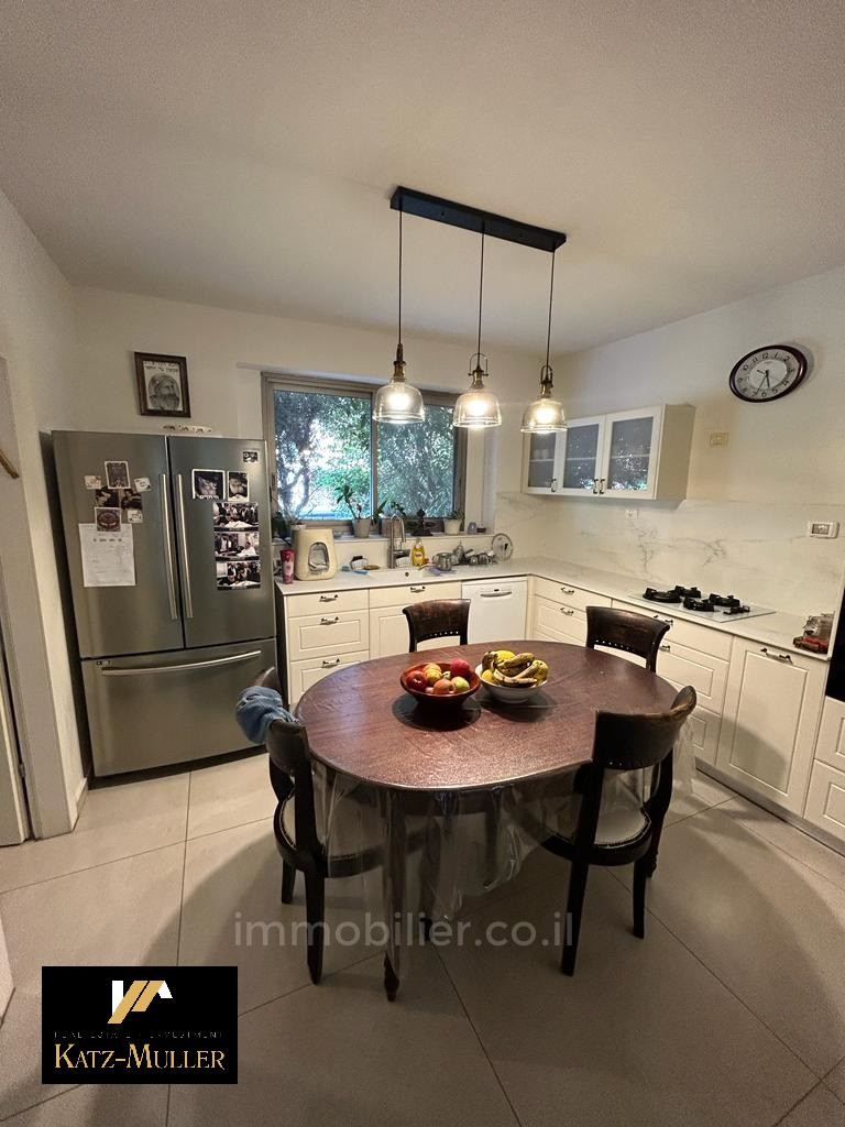 Casarão 6 cômodos Kfar Yona Kfar Yona 478-IBL-361