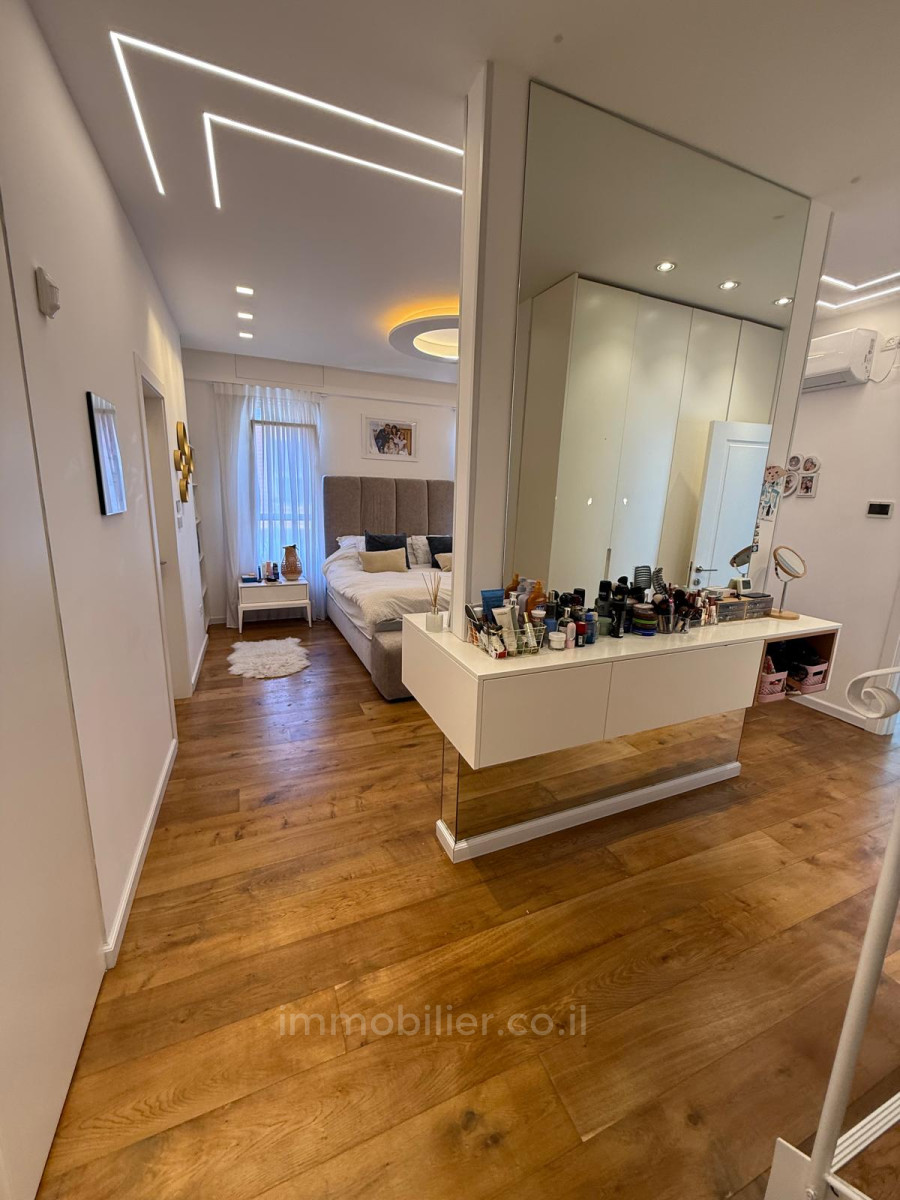 Casarão 7 cômodos Kfar Yona Kfar Yona 478-IBL-370