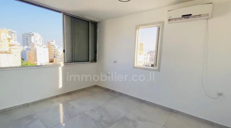 Apartamento 4 cômodos  Netanya Centro da cidade 509-IBL-40