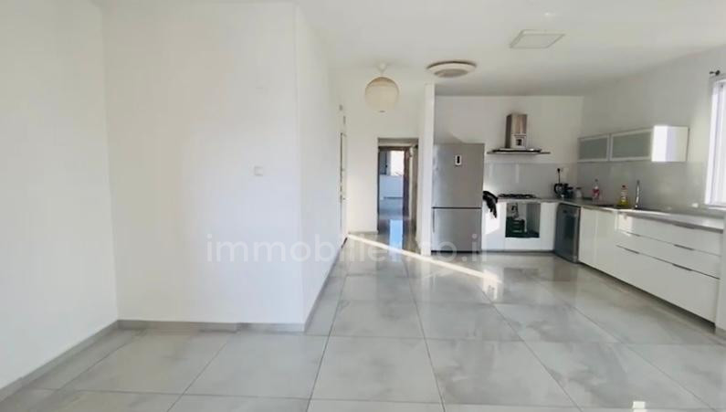 Apartamento 4 cômodos  Netanya Centro da cidade 509-IBL-40