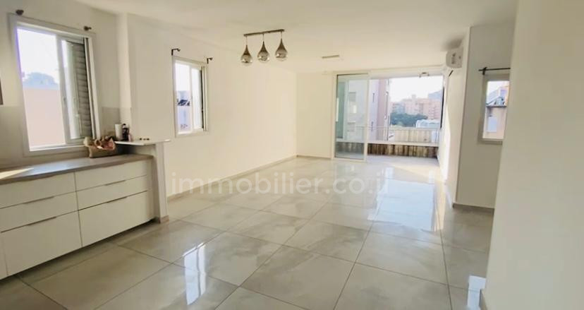 Apartamento 4 cômodos  Netanya Centro da cidade 509-IBL-40