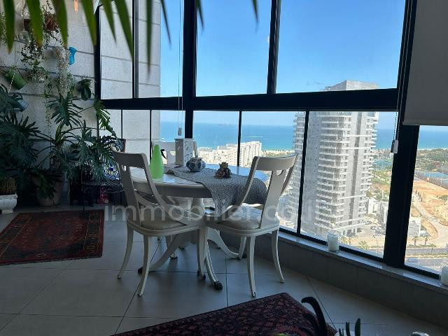 Apartamento 5 cômodos  Ashdod Mar 511-IBL-1495