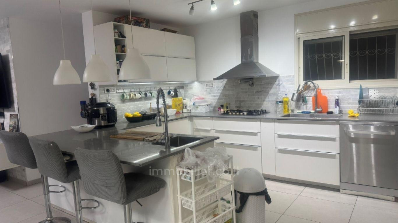 Apartamento 4 cômodos Nahariya Centro da cidade 523-IBL-31