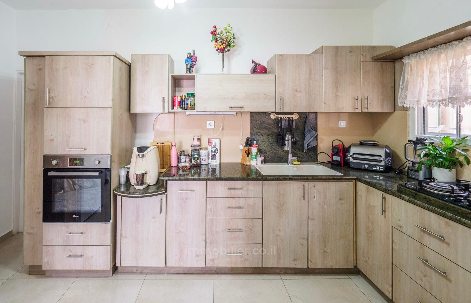 Apartamento 4 cômodos Nahariya Centro da cidade 523-IBL-43