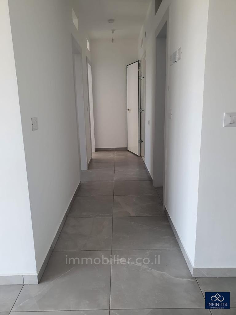 Apartamento 5 cômodos  Ascalão Ascalão 527-IBL-124