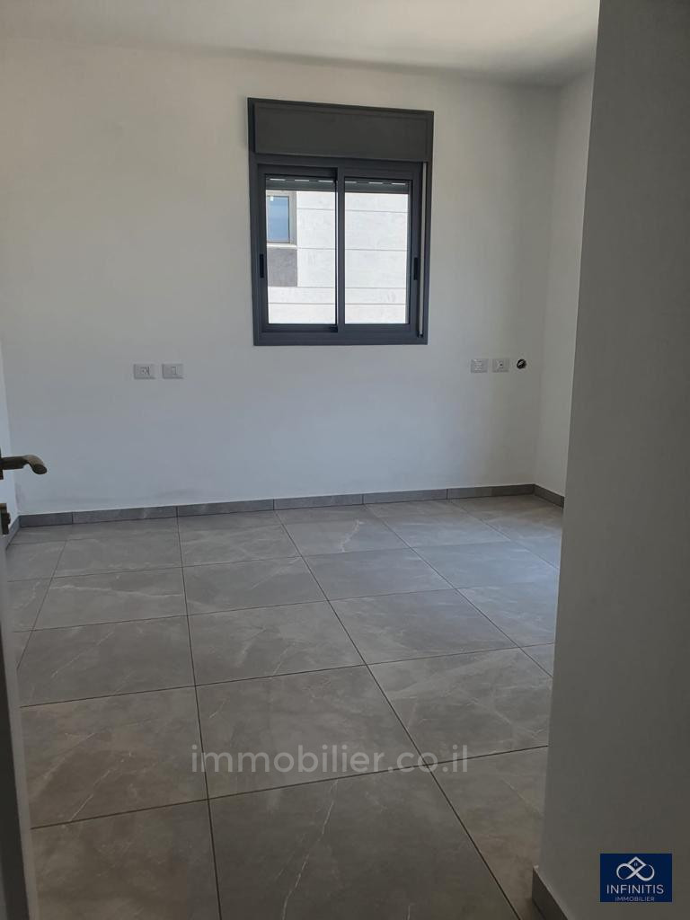 Apartamento 5 cômodos  Ascalão Ascalão 527-IBL-124