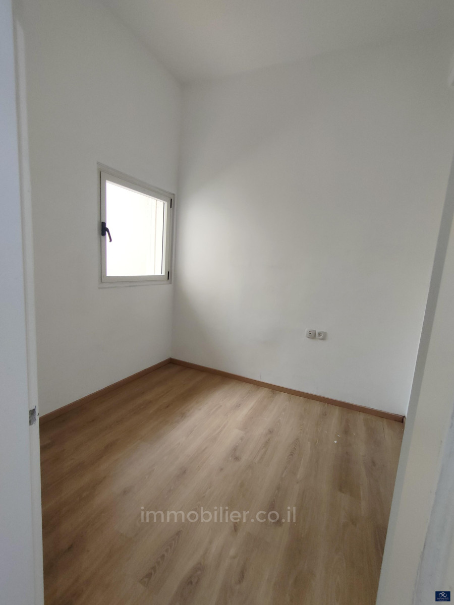 Apartamento 3 cômodos  Tel Aviv Kerem Hatemanim 527-IBL-125