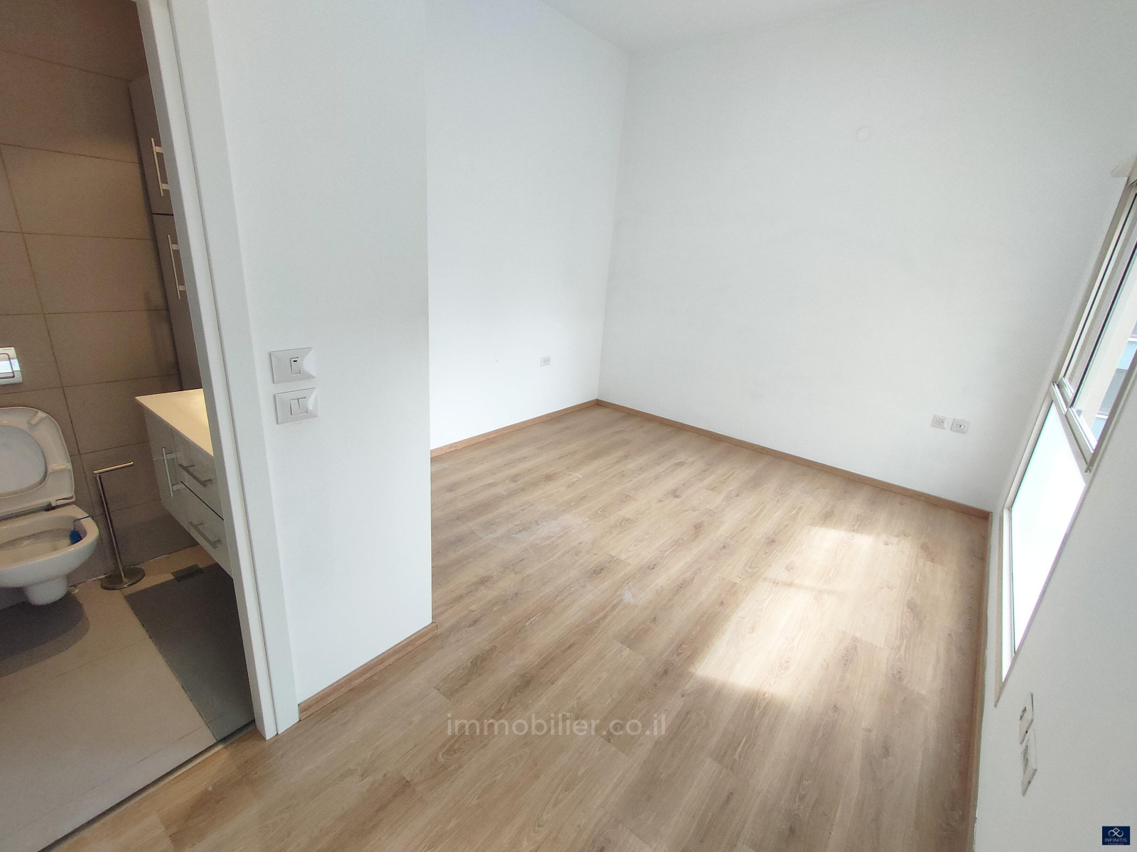 Apartamento 3 cômodos  Tel Aviv Kerem Hatemanim 527-IBL-125