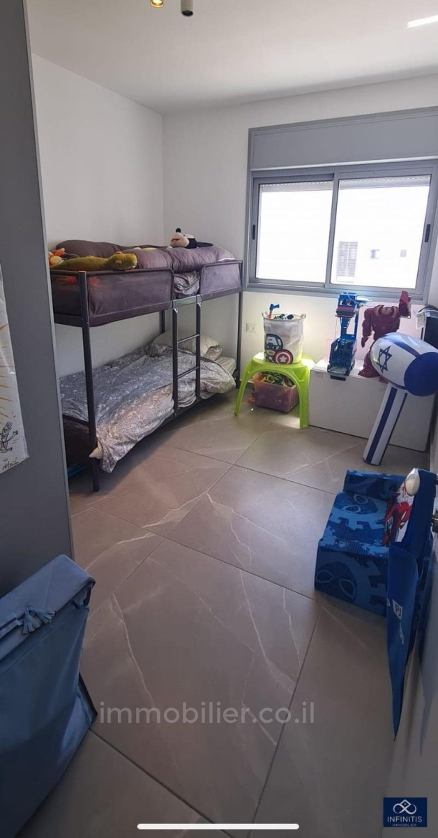 Apartamento 5 cômodos  Ascalão Agamim 527-IBL-129