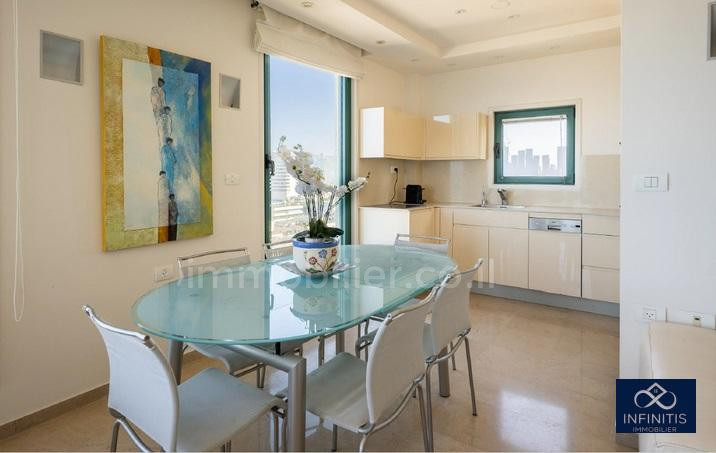 Apartamento 3 cômodos  Tel Aviv Primeira linha de mar 527-IBL-140