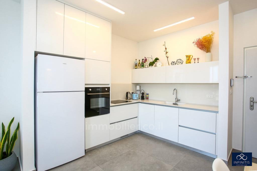 Apartamento 3 cômodos  Tel Aviv Lev Tel-Aviv 527-IBL-77