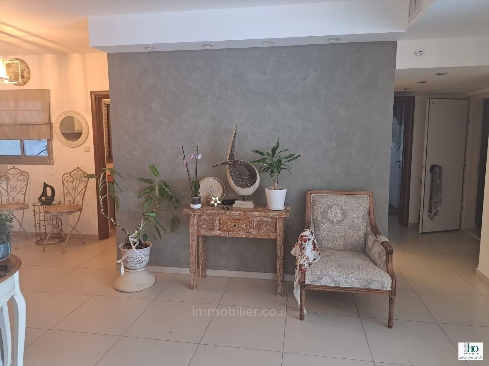 Apartamento 4 cômodos  Ascalão Afridar 529-IBL-17