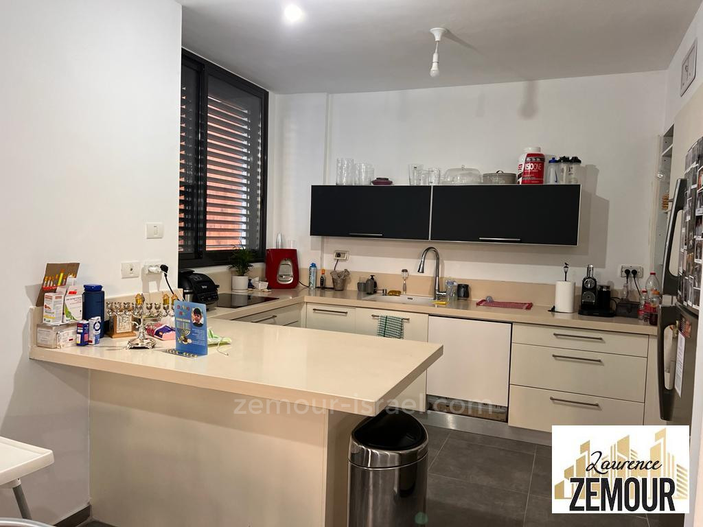 Apartamento 5 cômodos  Raanana Est 60-IBL-1251