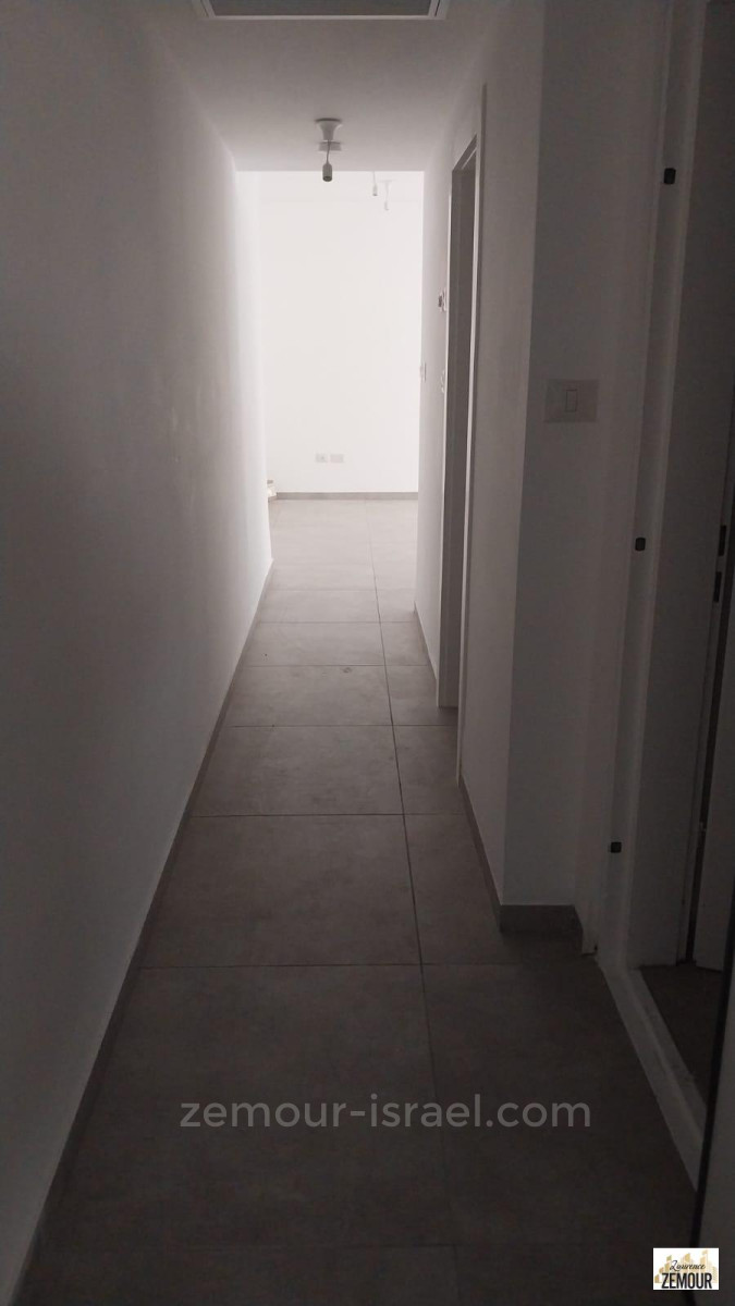 Apartamento garden 3 cômodos  Raanana Est 60-IBL-1260