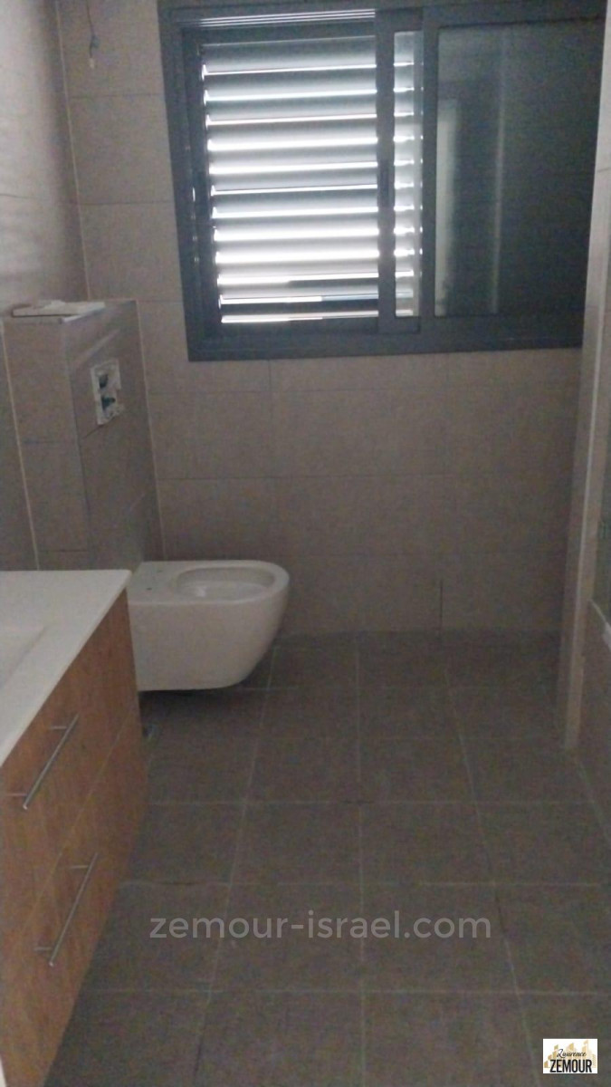 Apartamento garden 3 cômodos  Raanana Est 60-IBL-1260