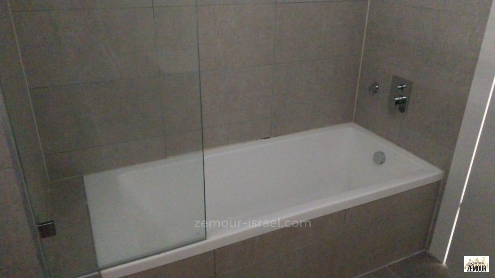 Apartamento garden 3 cômodos  Raanana Est 60-IBL-1260