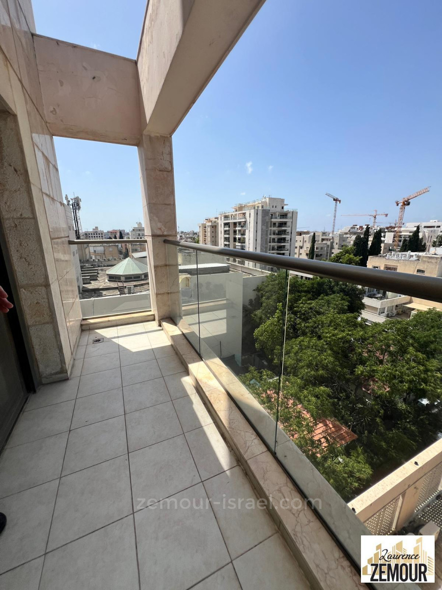 Apartamento 3 cômodos  Raanana Perto da prefeitura 60-IBL-1328