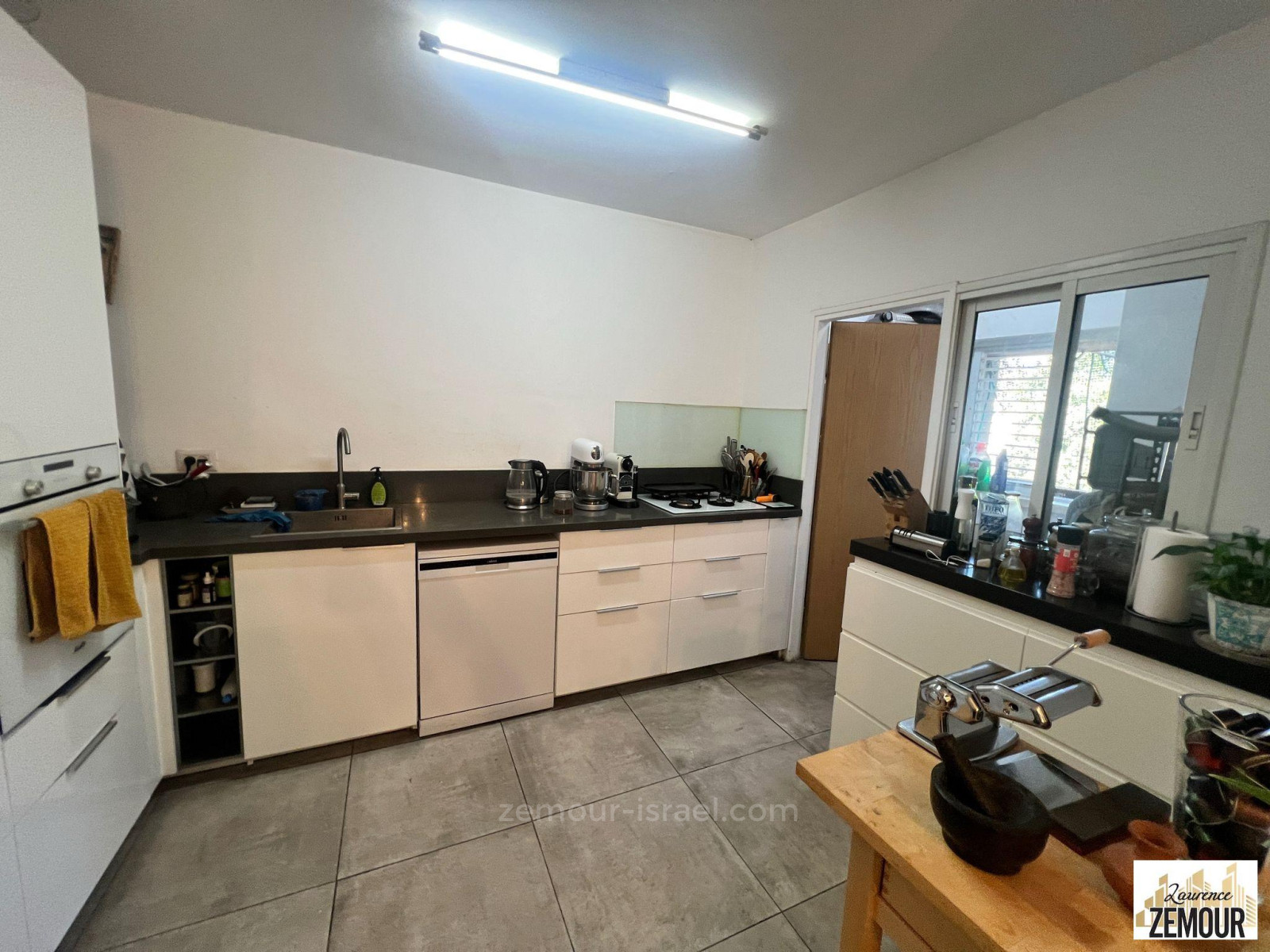 Apartamento 4 cômodos  Herzliya Centro da cidade 60-IBL-1371