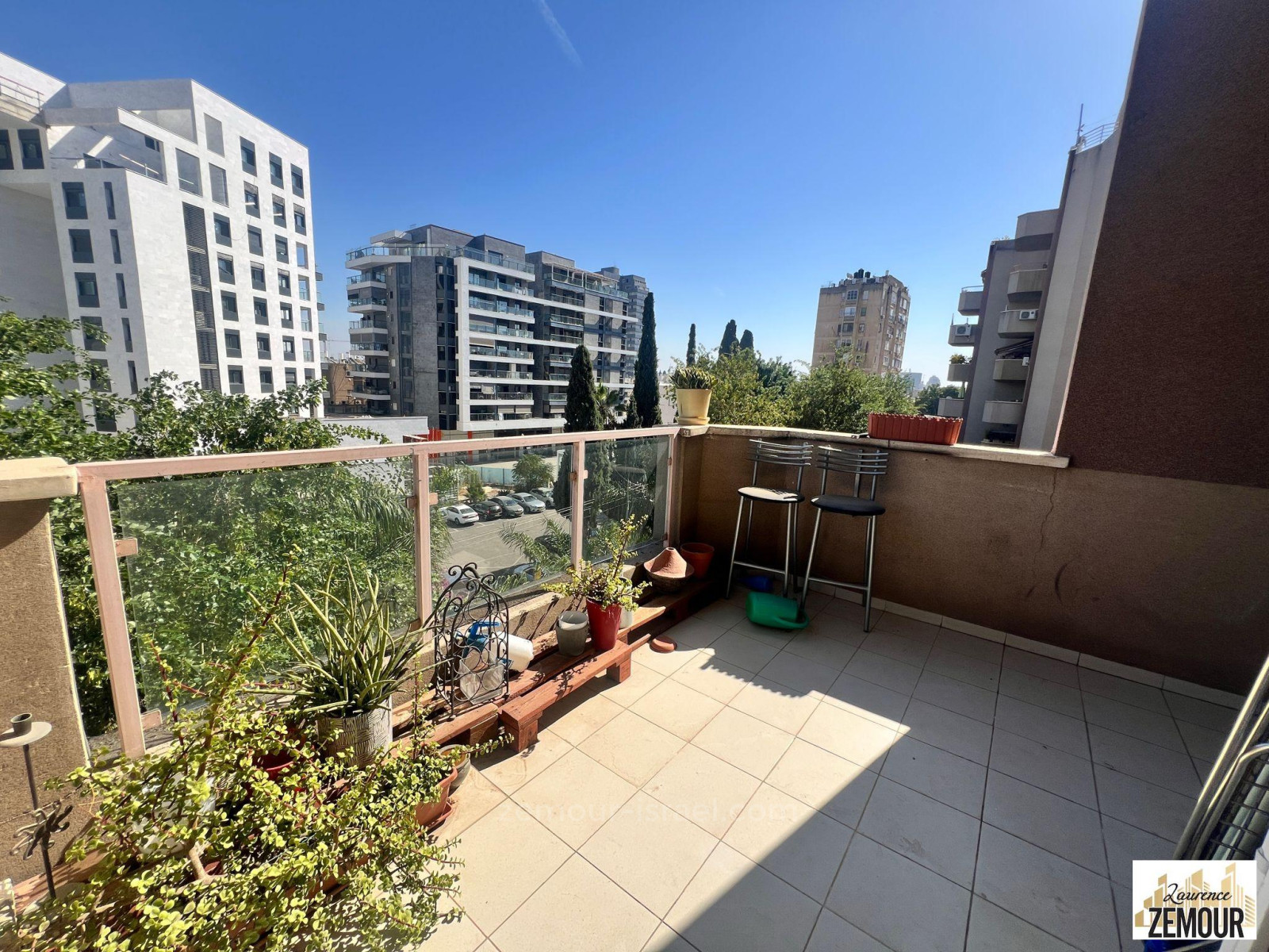 Apartamento 4 cômodos  Herzliya Centro da cidade 60-IBL-1371