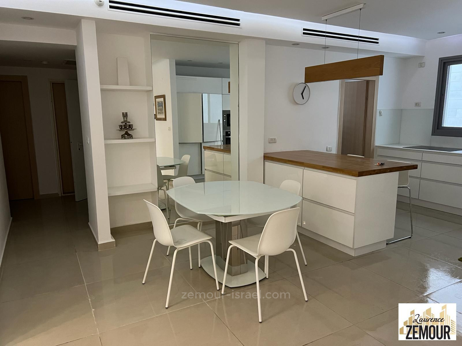 Apartamento 5 cômodos  Raanana 2003 60-IBL-1378