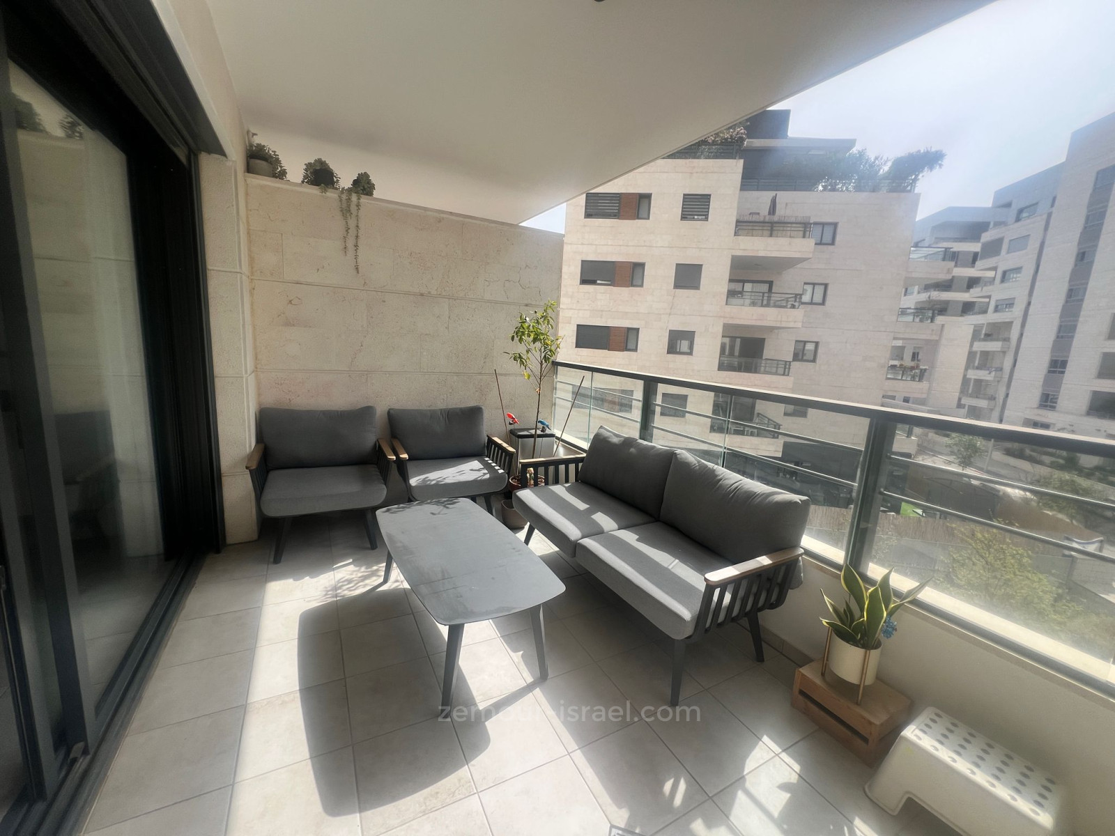 Apartamento 5 cômodos Raanana Est 60-IBL-1414
