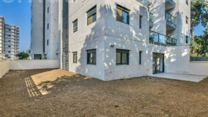 Venda Apartamento garden Raanana