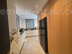 Venda Apartamento garden Raanana