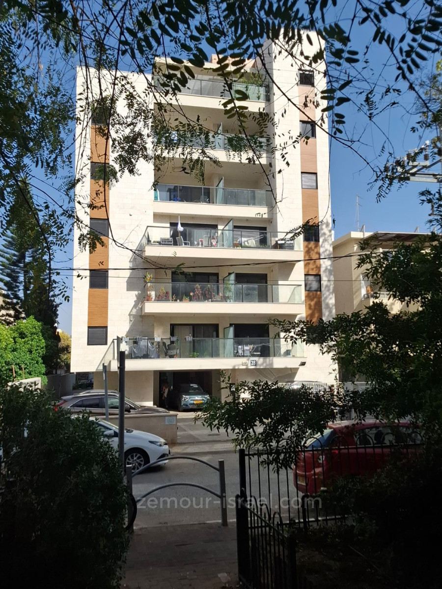 Apartamento 4 cômodos Raanana Perto de Ha-Nessiim 60-IBL-1441