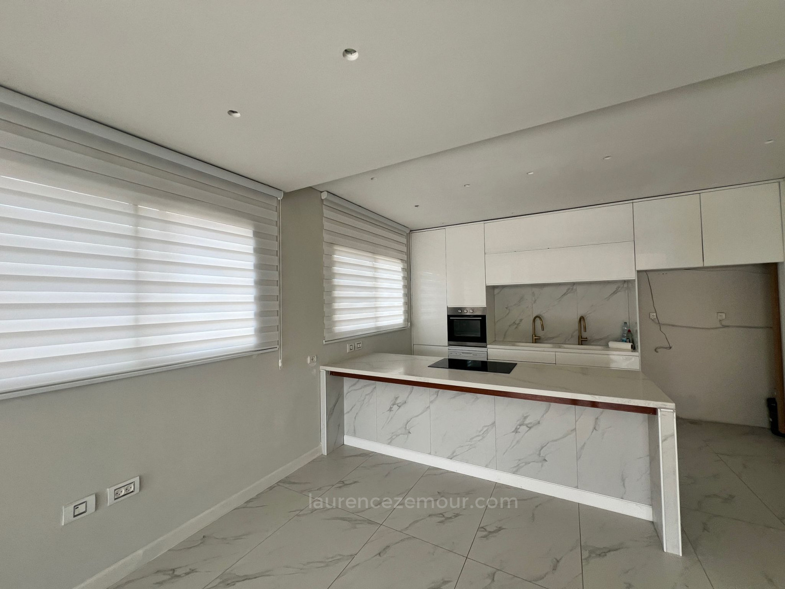 Duplex 6 cômodos Raanana Perto de Yad Labanim 60-IBL-1455