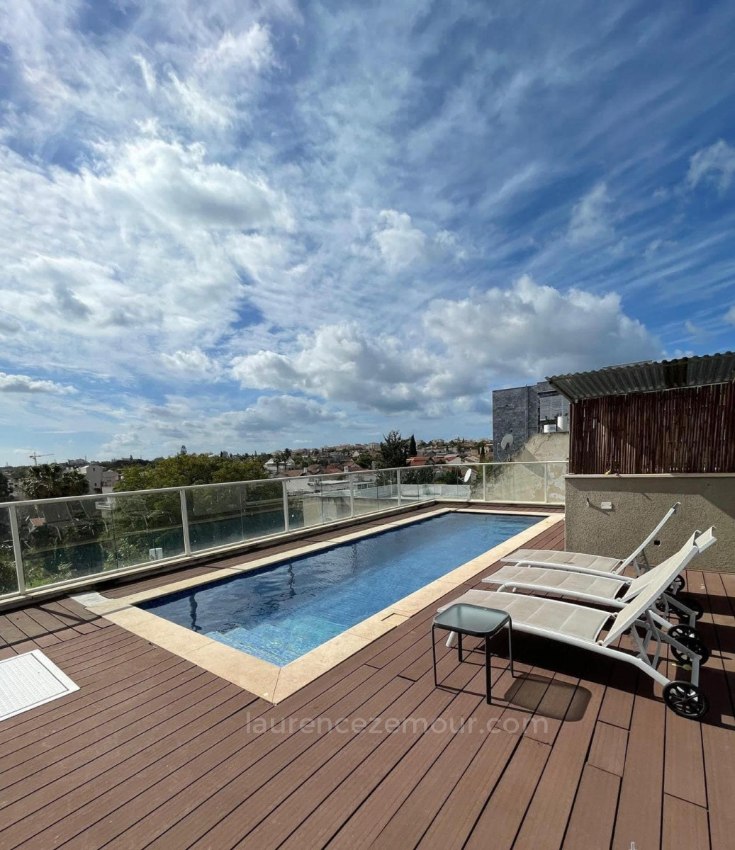 Duplex 6 cômodos Raanana Perto de Yad Labanim 60-IBL-1455