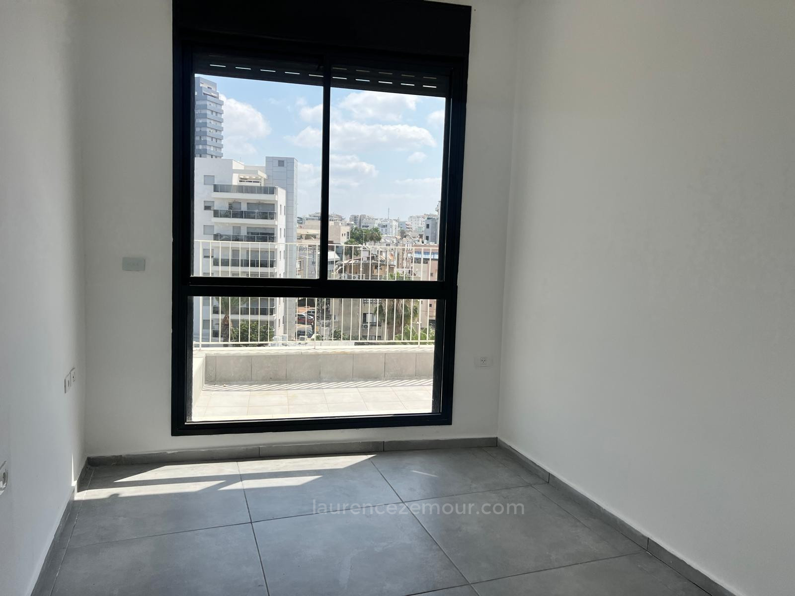 Apartamento 5 cômodos Herzliya Centro da cidade 60-IBL-1467