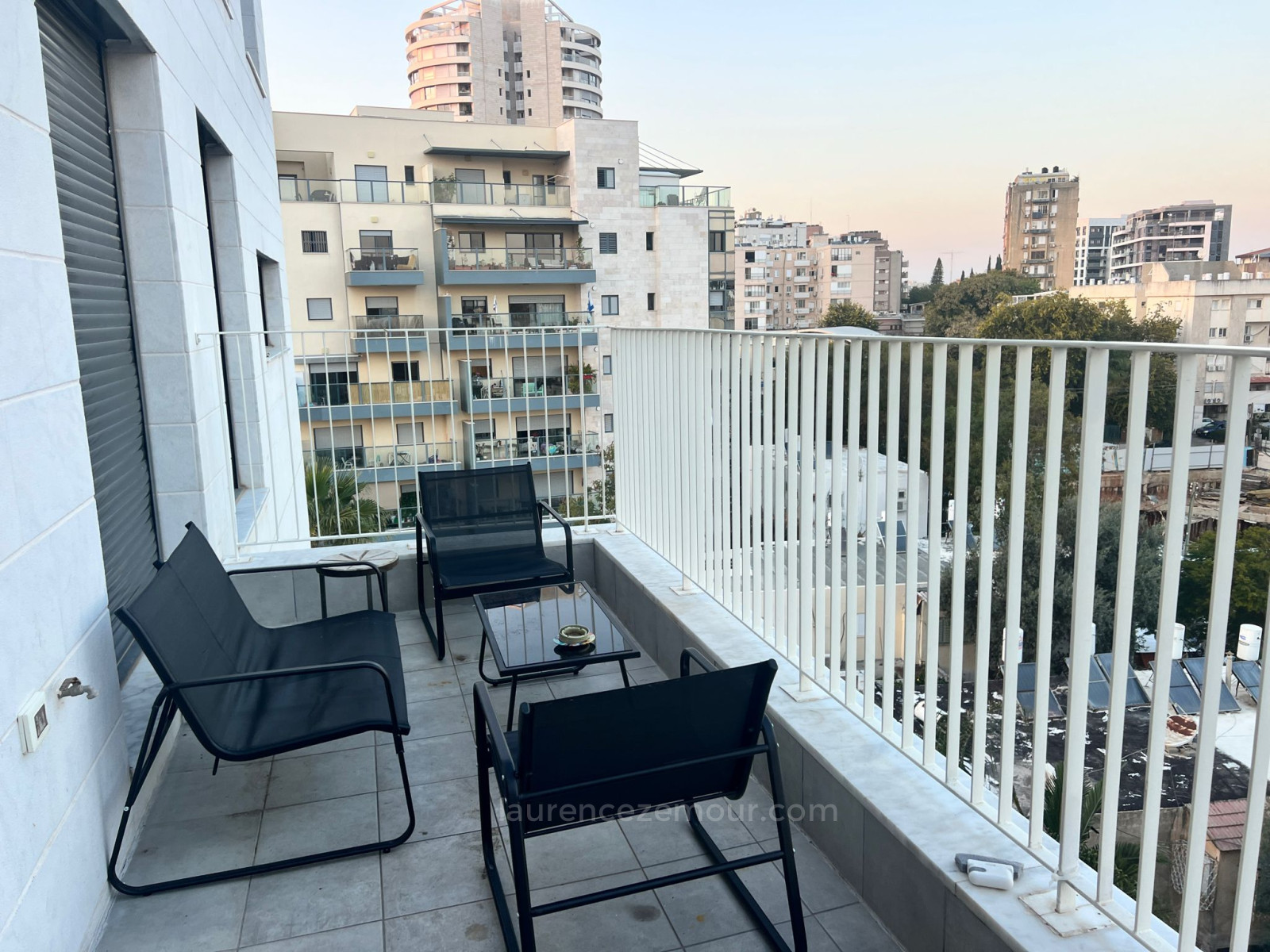 Apartamento 5 cômodos Herzliya Centro da cidade 60-IBL-1467